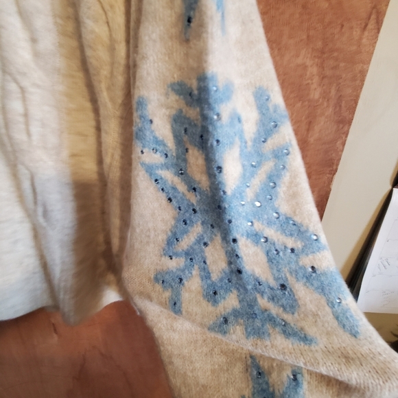 CECE TURTLENECK HEATHERED. LARGE. NWT. SNOWFLAKES - Picture 3 of 9